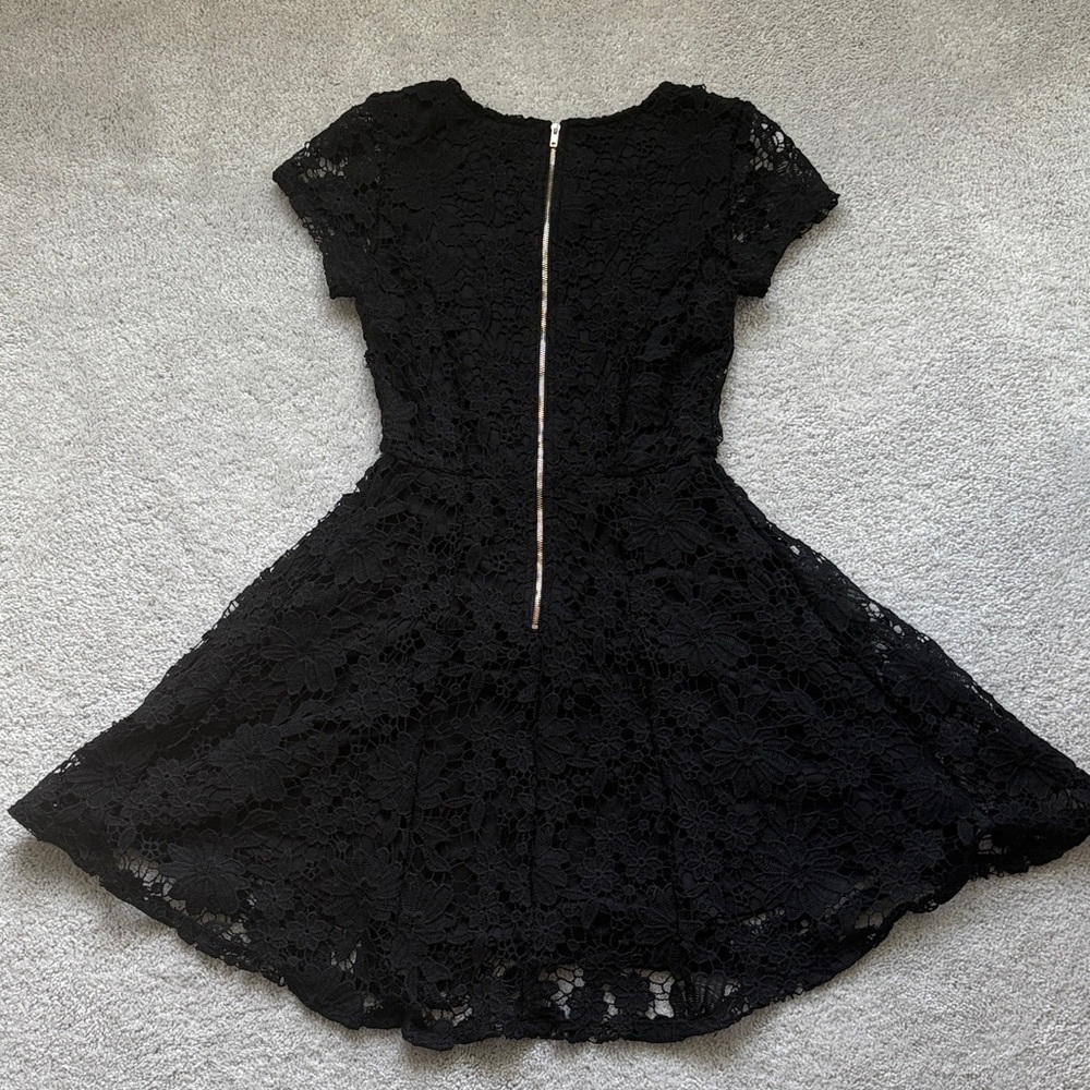 Elegant Black Lace Mini Dress - Picture 4 of 4
